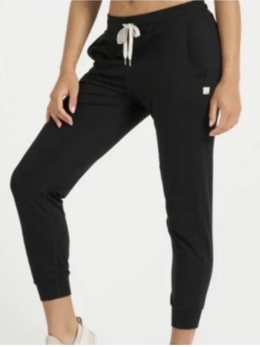 Vuori Performance Jogger in Black dreamknit women’s Large